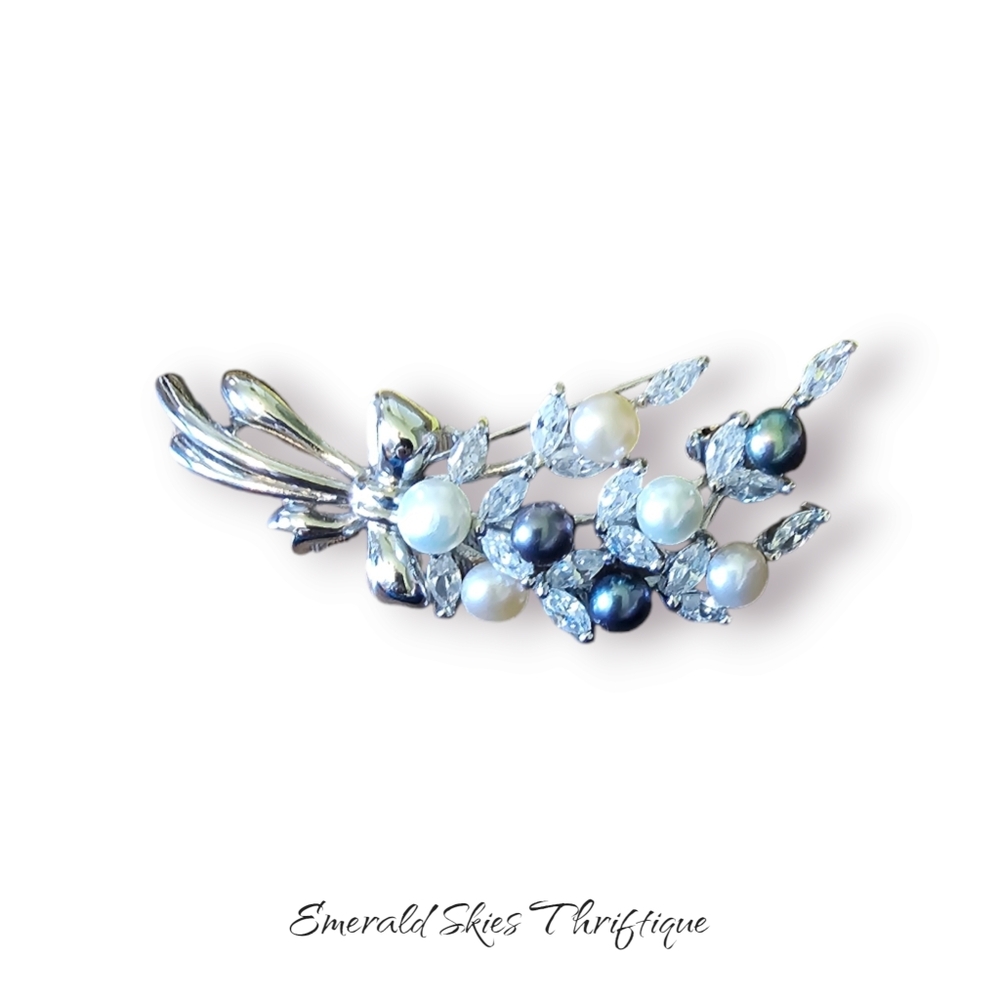 Vintage rhinestone brooch‎